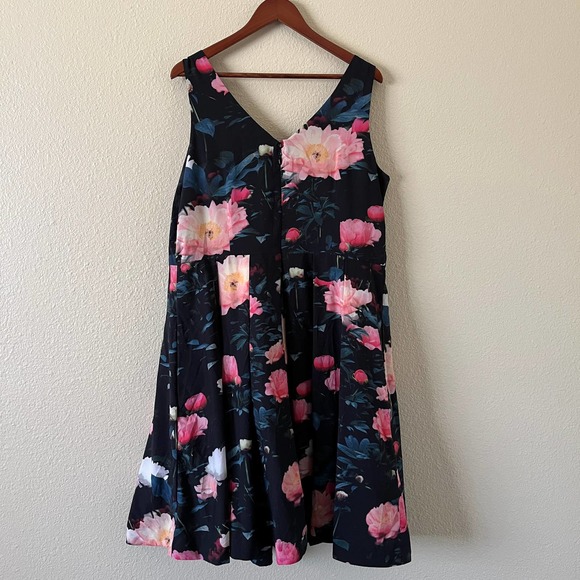 City Chic Floral delight printed fit and flare dress - Picture 8 of 8